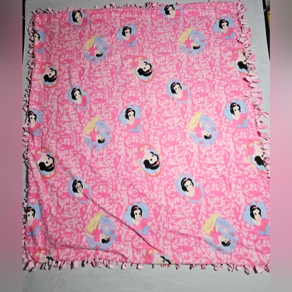 homemade hand tied pink Snow White baby throw blanket  approx. 52" by 60" - Picture 11 of 15